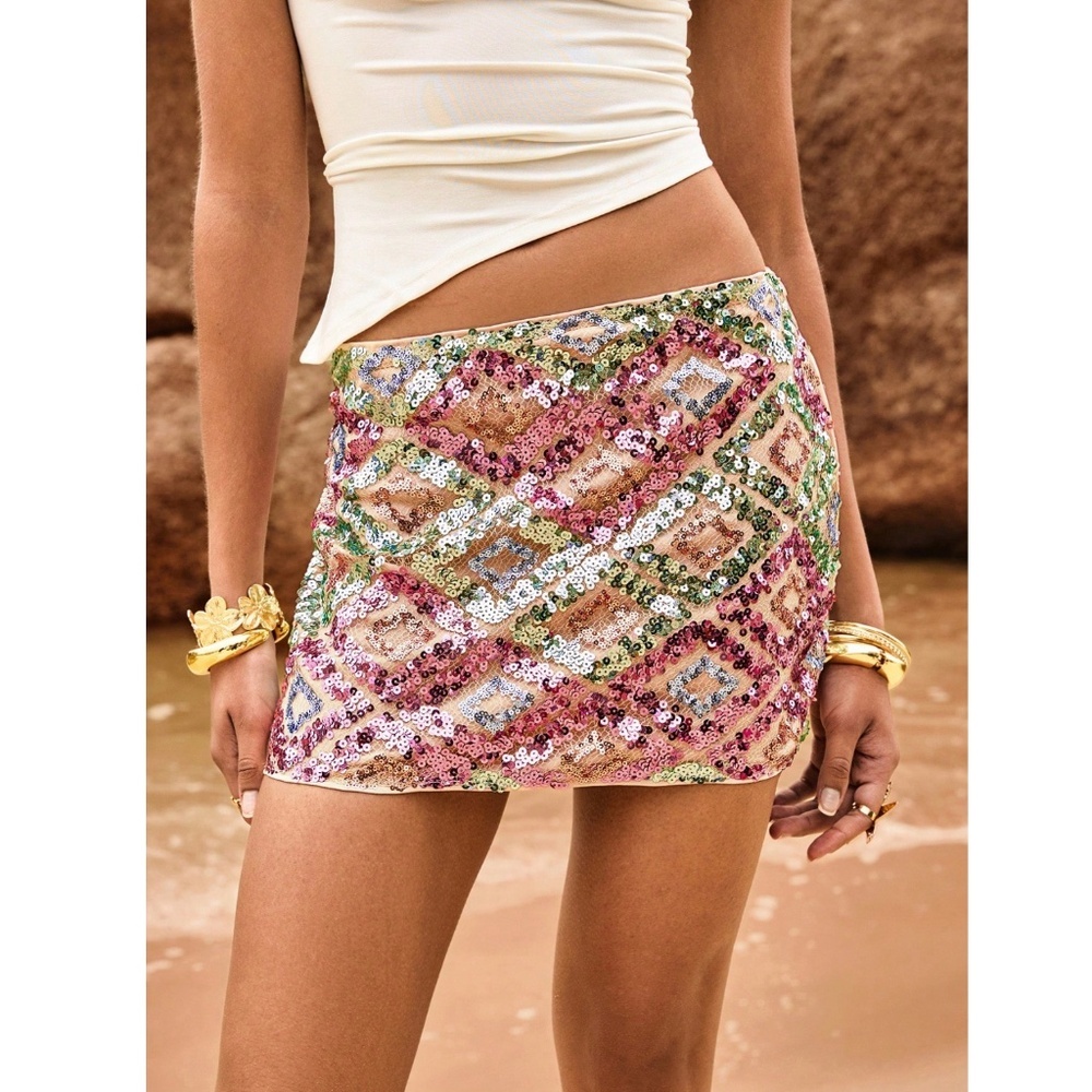 All Over Sequined Diamond Shape Mini Party Skirt - Picture 7 of 14